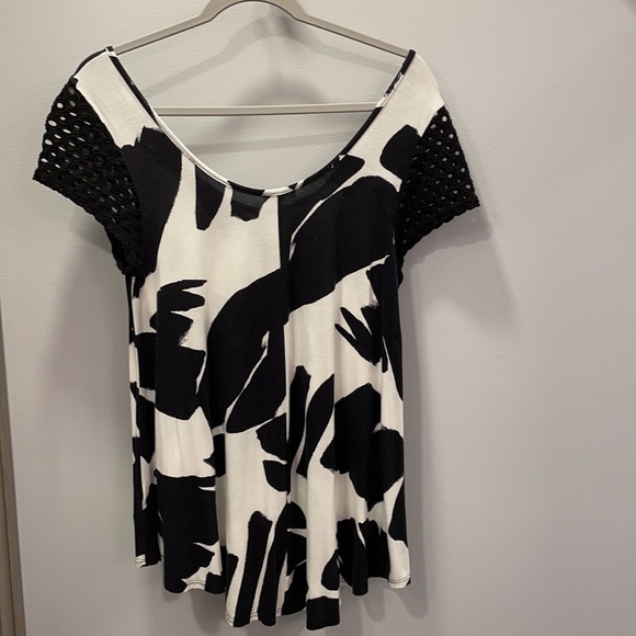 Weston short sleeve top. - Picture 2 of 3